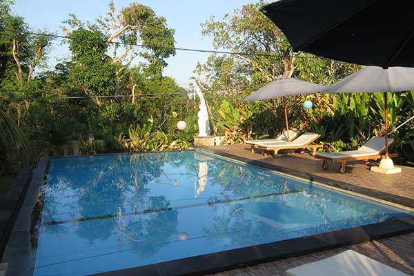 FlipFlopGlobetrotters - swimming pool at Taos House Nusa Lembongan Bali