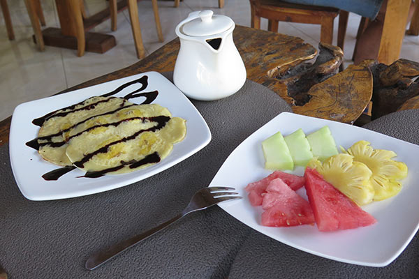 FlipFlopGlobetrotters - breakfast at Taos House Bali Lembongan