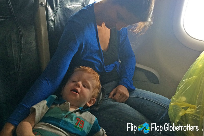 FlipFlopGlobetrotters.com - Blog: tips for flying with infants and toddlers - sleeping on a plane