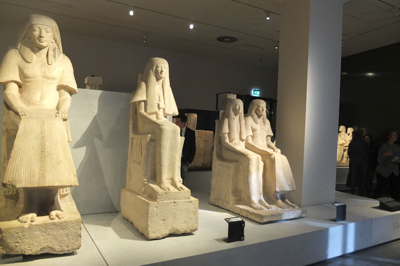 FlipFlopGlobetrotters.com - Things to do in Leiden with kids - Museum of Antiquities - statues