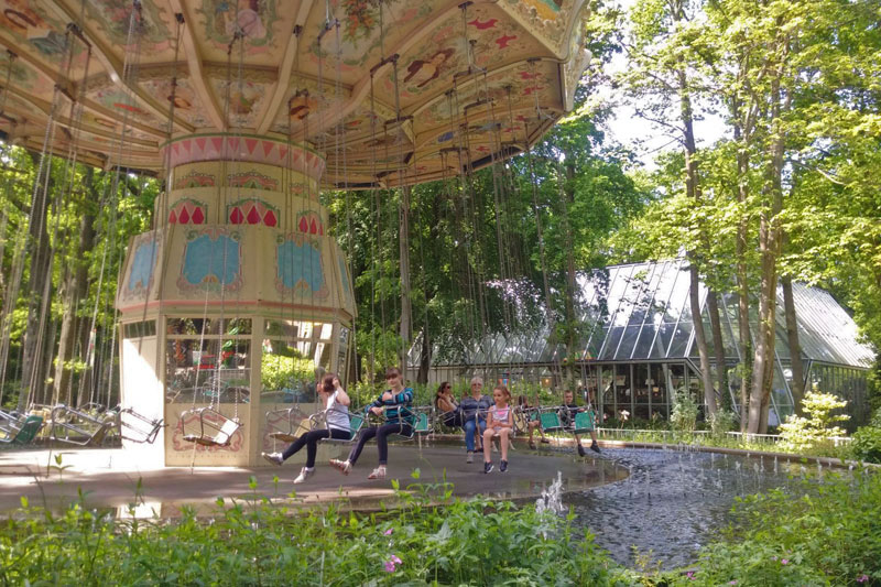 FlipFlopGlobetrotters.com - Things to do in Wassenaar with kids - carousel Duinrell