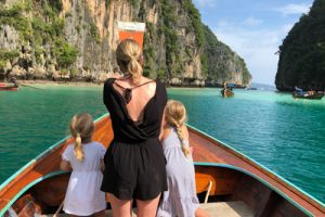 Ultimate family travel blog list - Flying with a baby